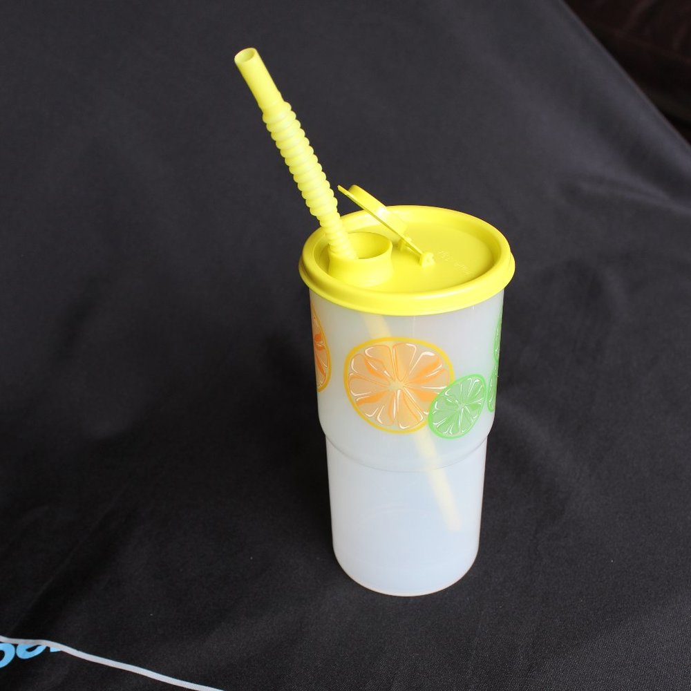 NEW - TUPPERWARE - Thirstquake tumbler, 30oz